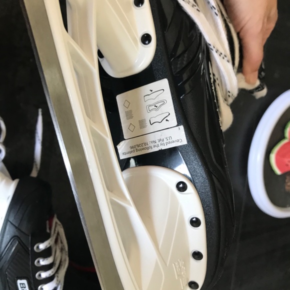 Bauer hockey skates like new - Picture 3 of 4